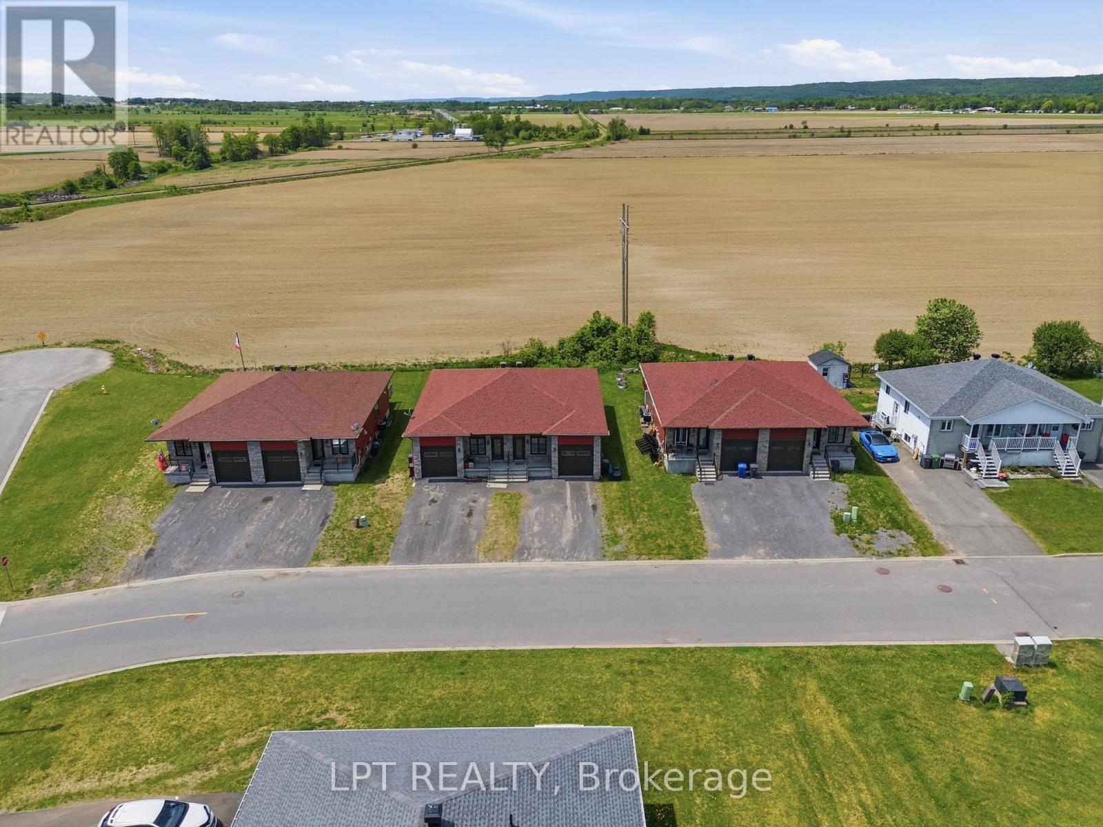 1041 JACYNTHE STREET - 34