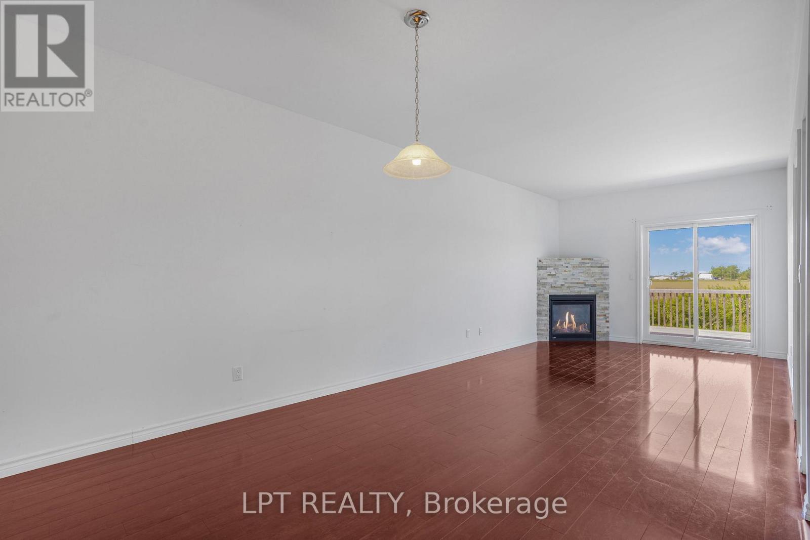 1041 JACYNTHE STREET - 6