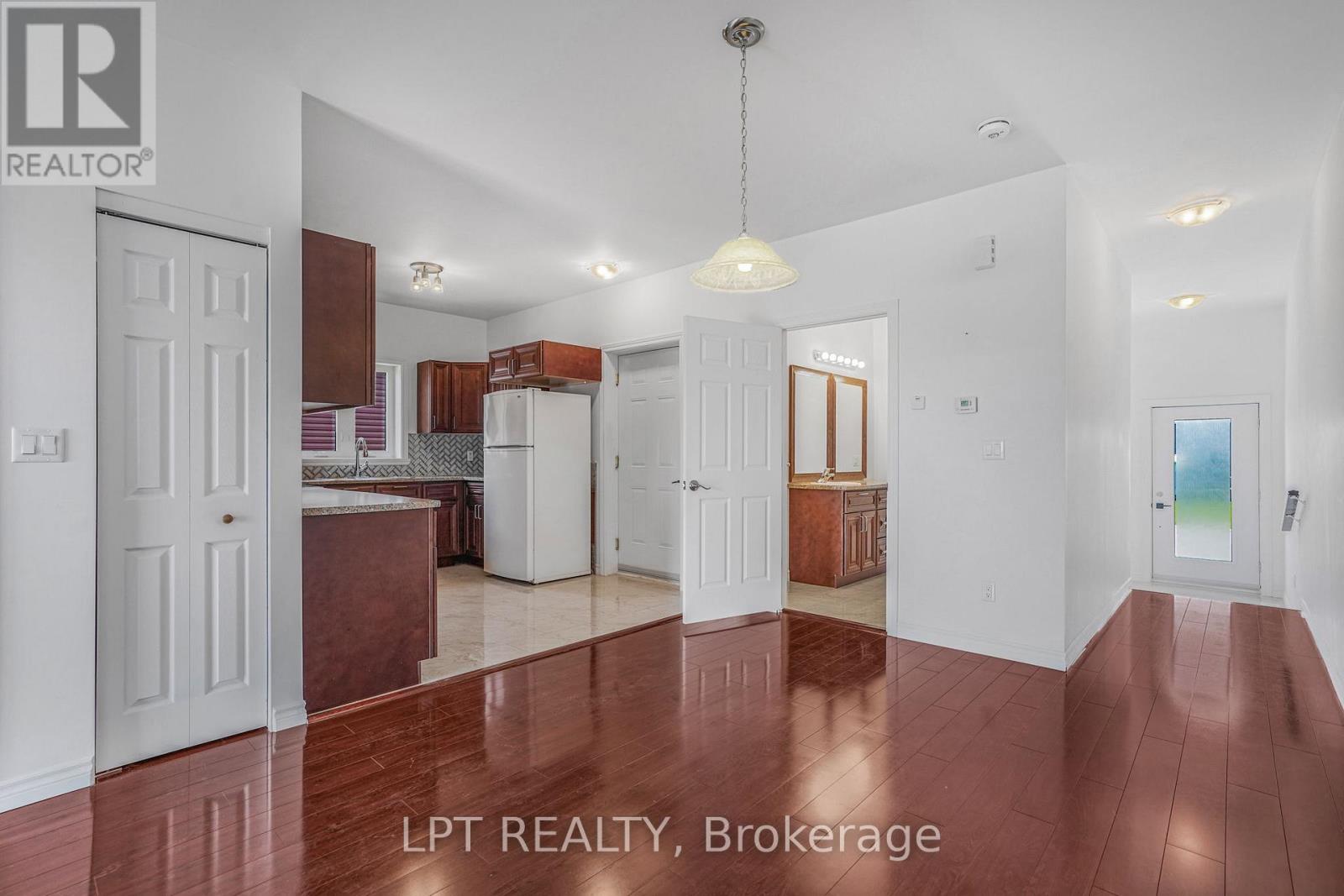 1041 JACYNTHE STREET - 7
