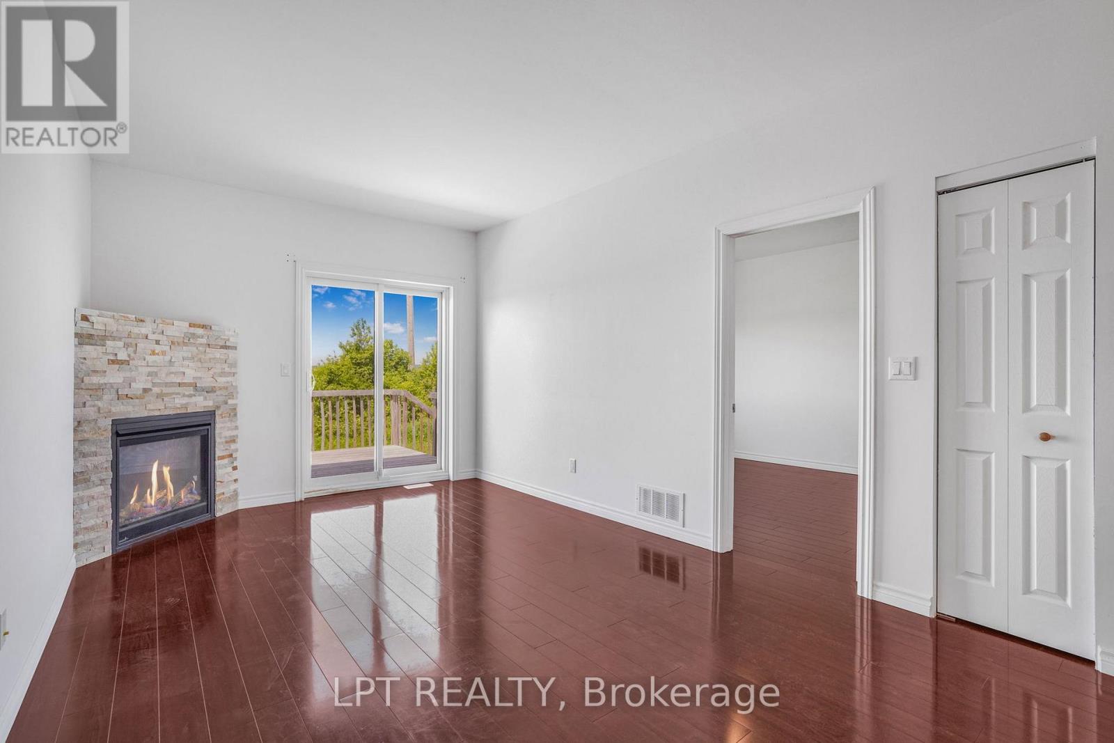 1041 JACYNTHE STREET - 8