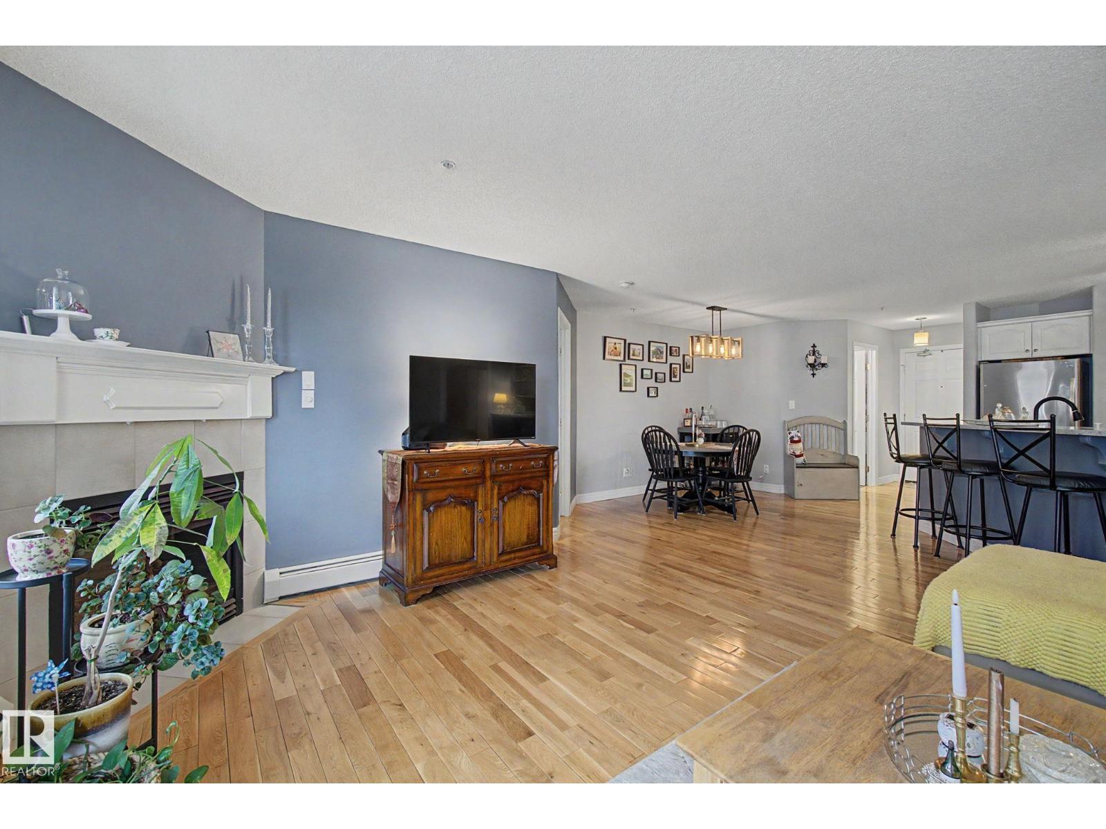 #308 10933 124 ST NW - 17