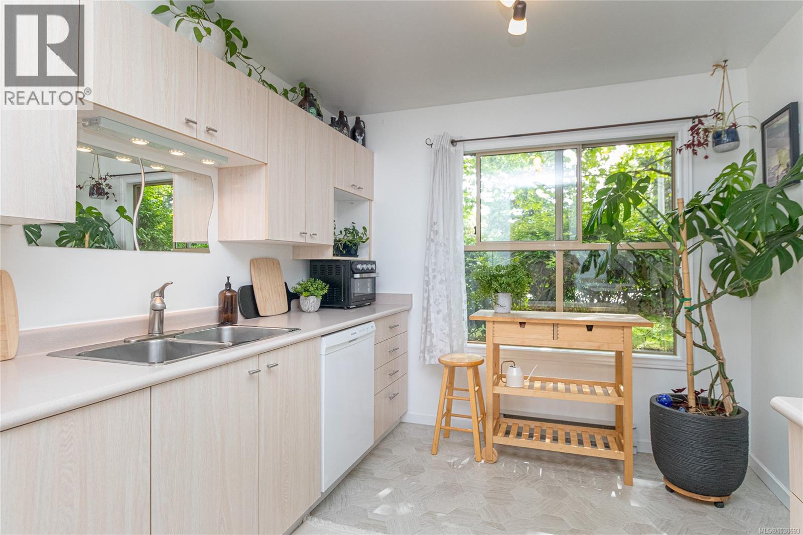 102 108 Gorge Road West, Saanich