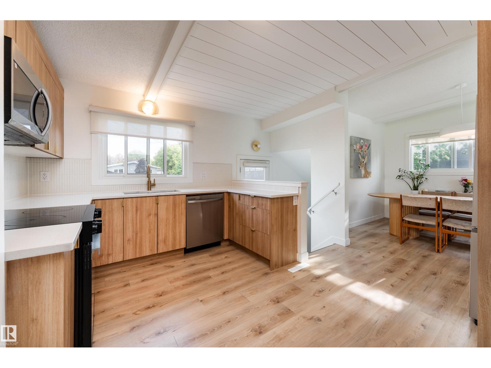 7107 87 AV NW — photo 11