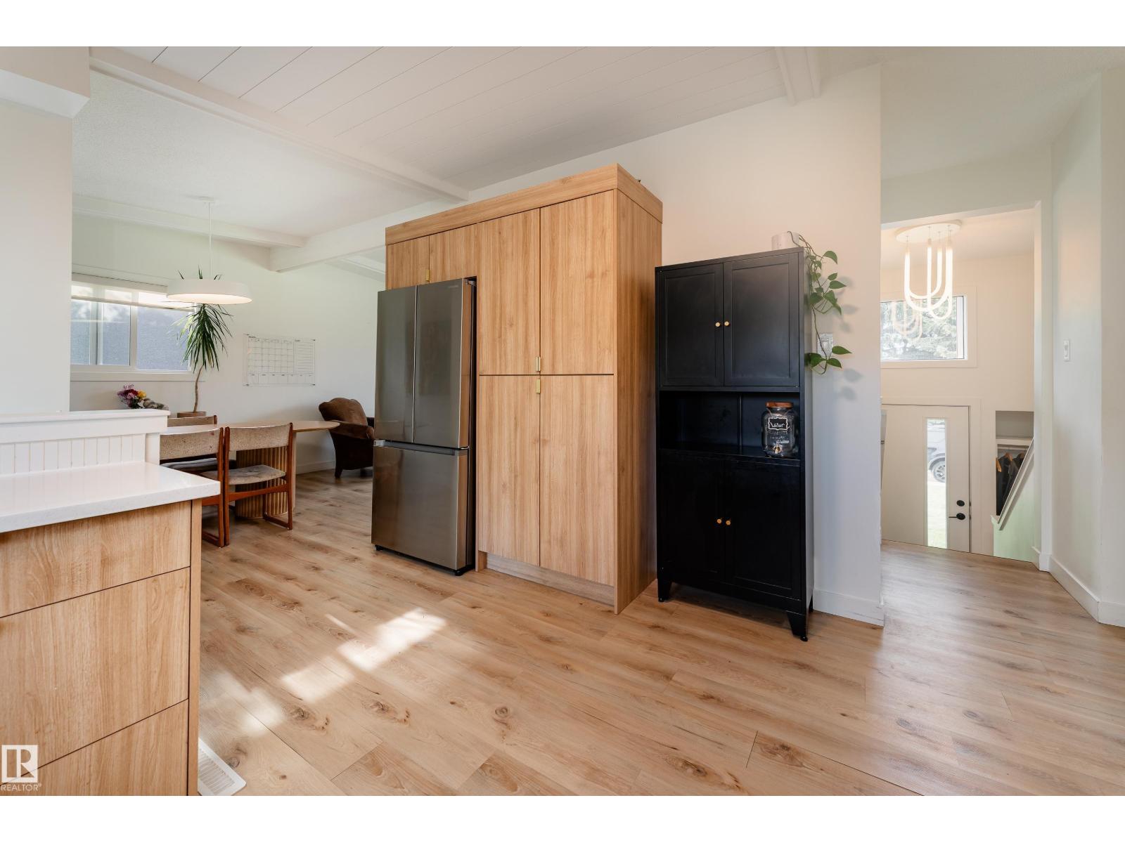 7107 87 AV NW — photo 12