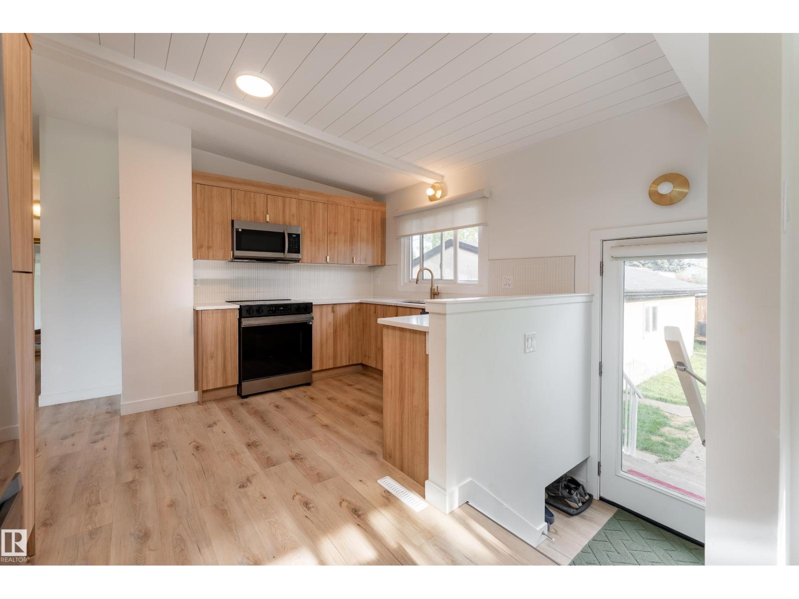 7107 87 AV NW — photo 13