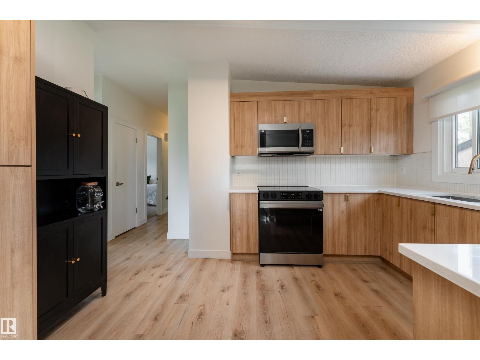 7107 87 AV NW — photo 14