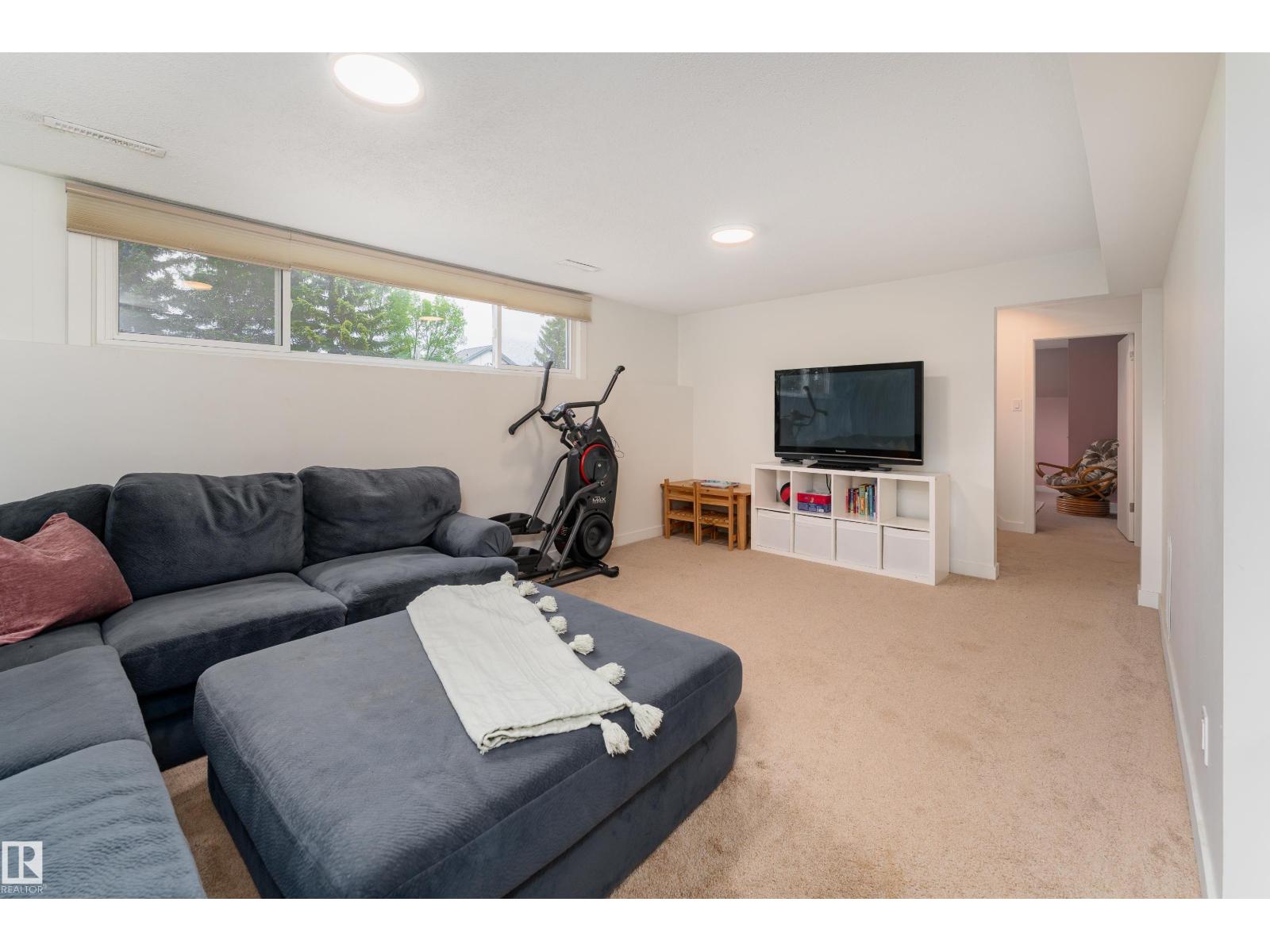 7107 87 AV NW — photo 26