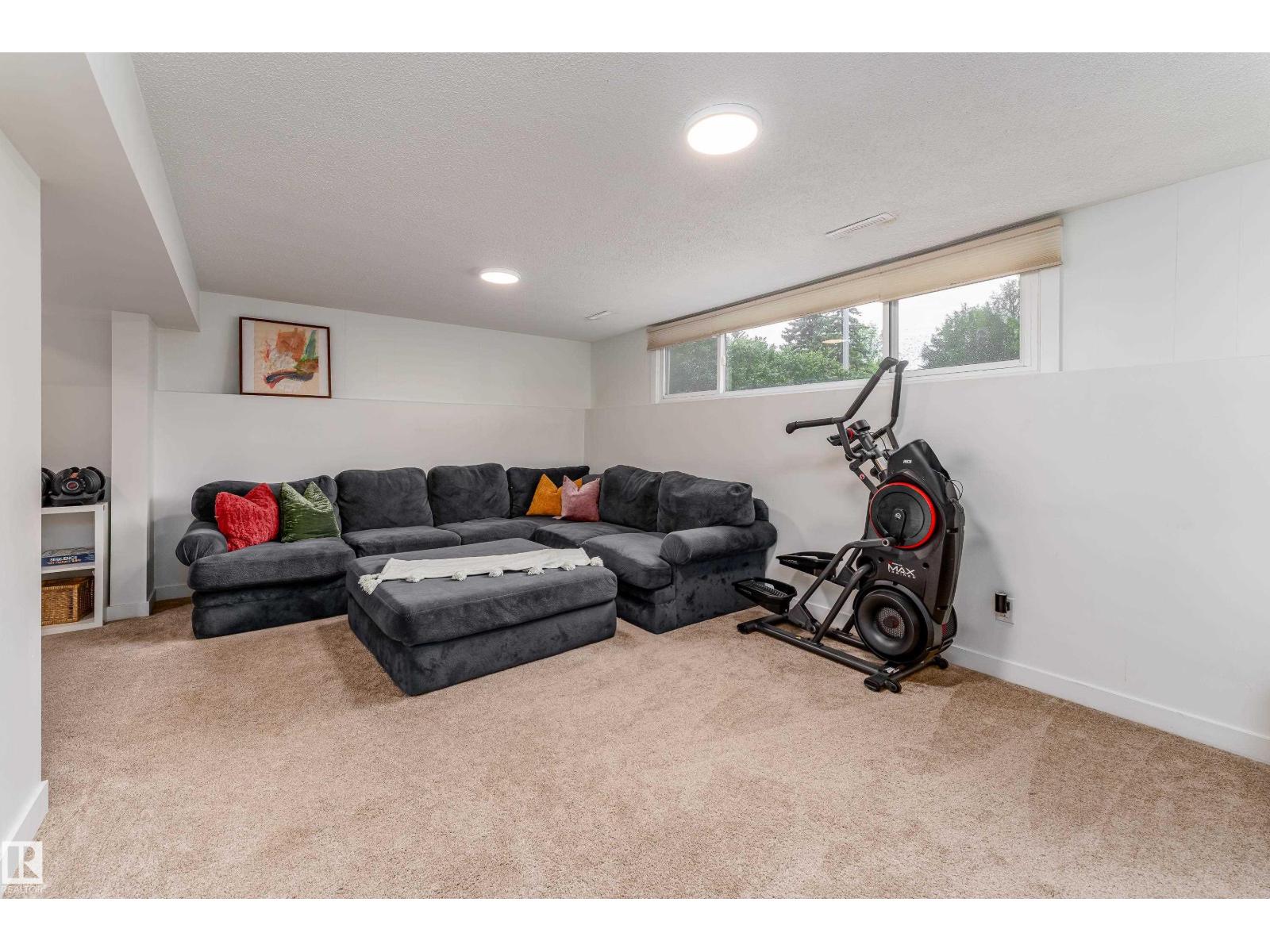 7107 87 AV NW — photo 27