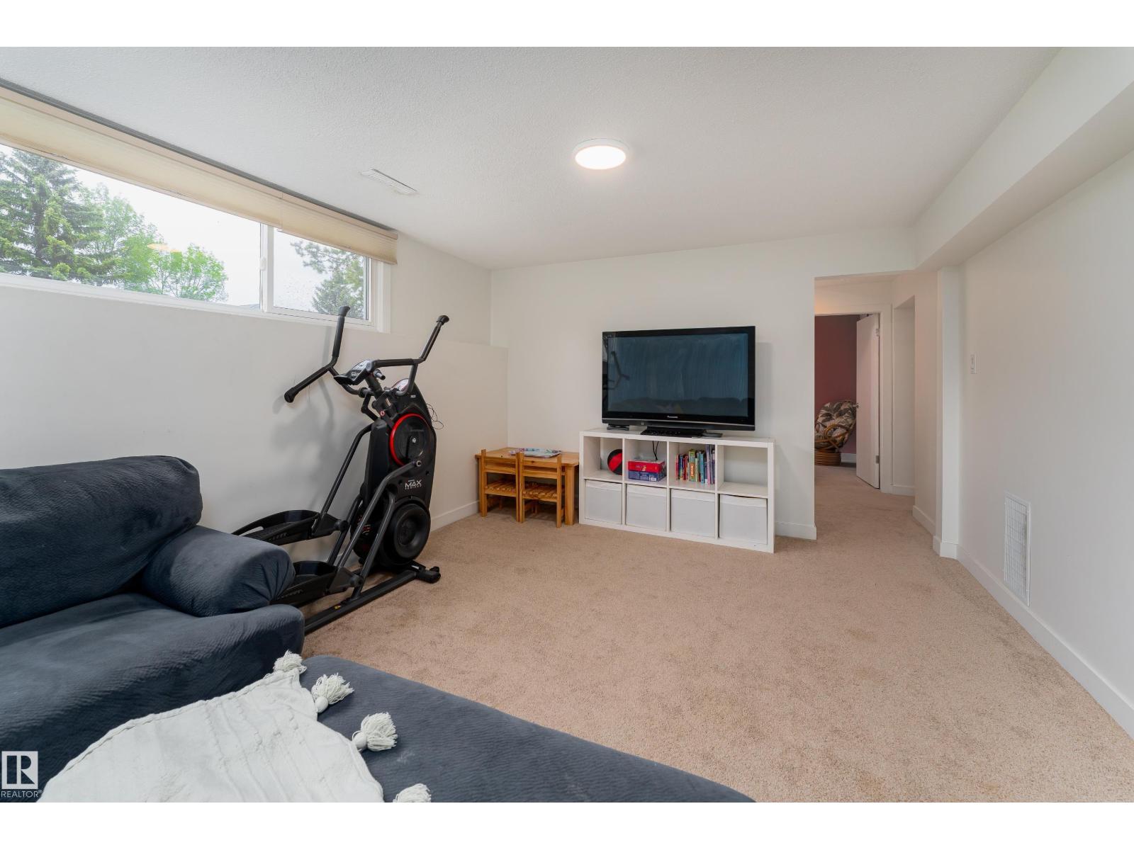 7107 87 AV NW — photo 28