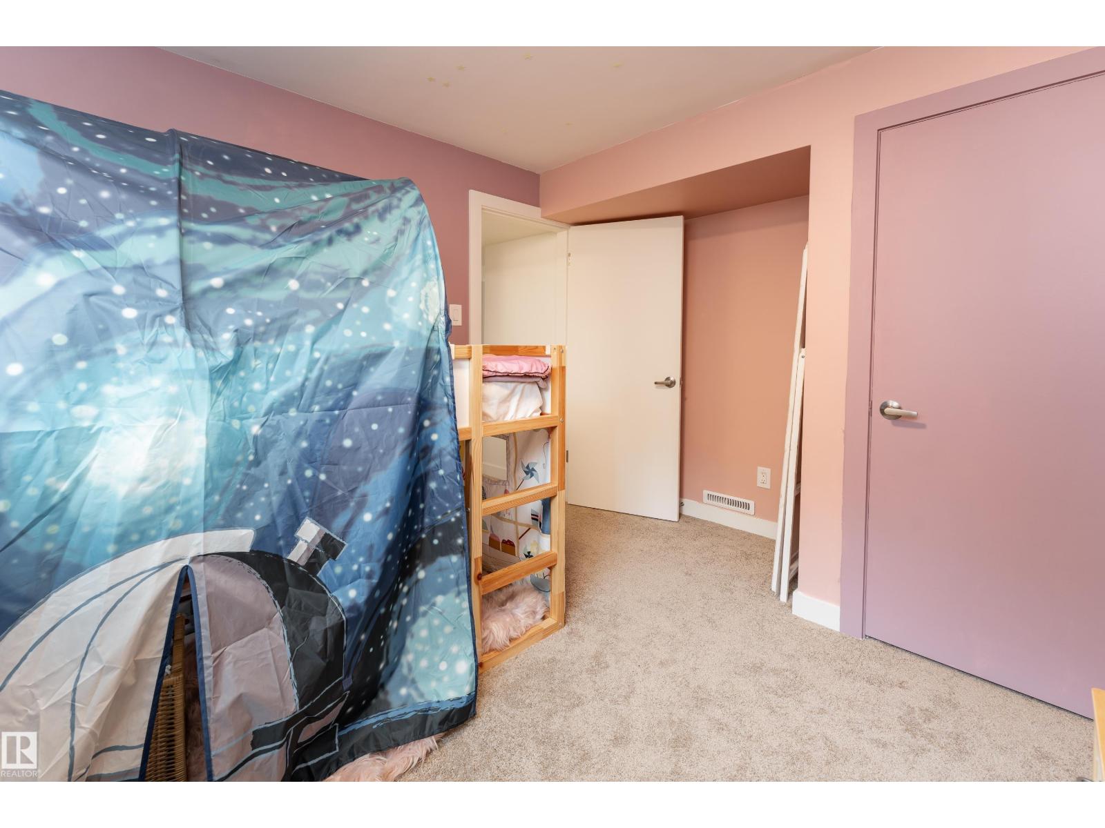 7107 87 AV NW — photo 33
