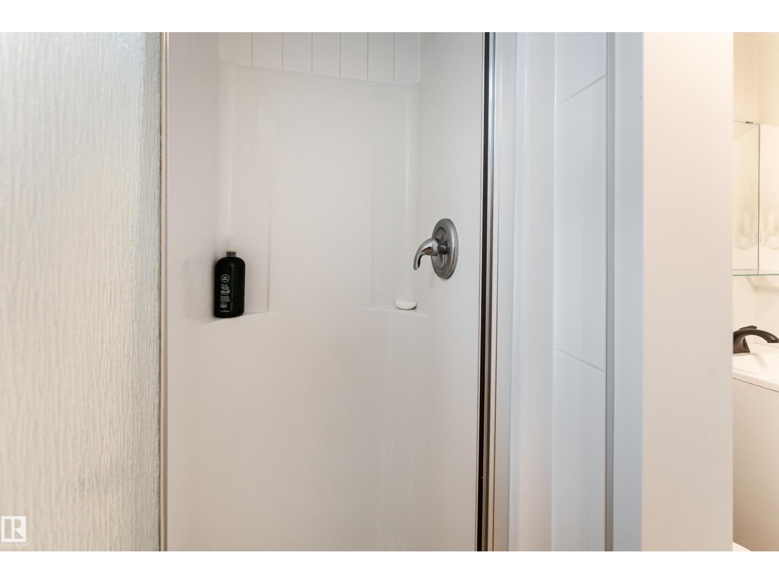 7107 87 AV NW — photo 35