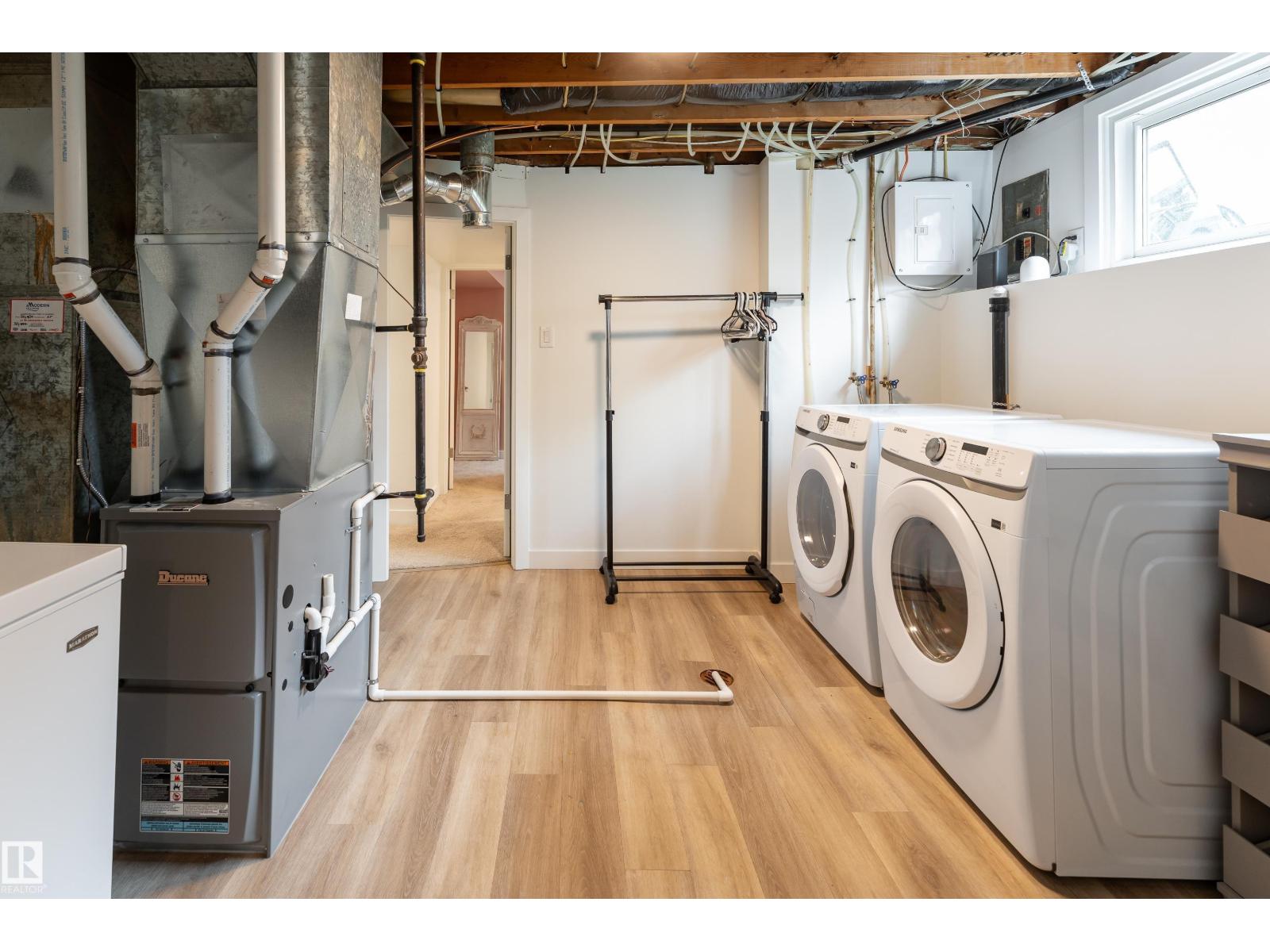 7107 87 AV NW — photo 36