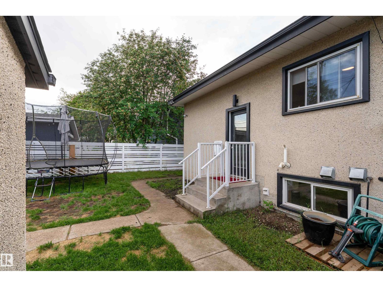 7107 87 AV NW — photo 39