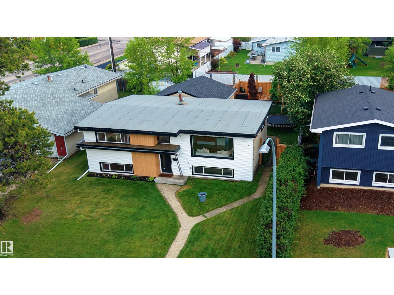 7107 87 AV NW — photo 52