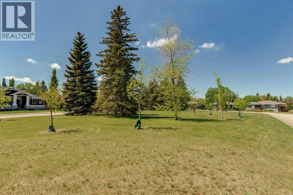 3004 Hampton Crescent SW — photo 46