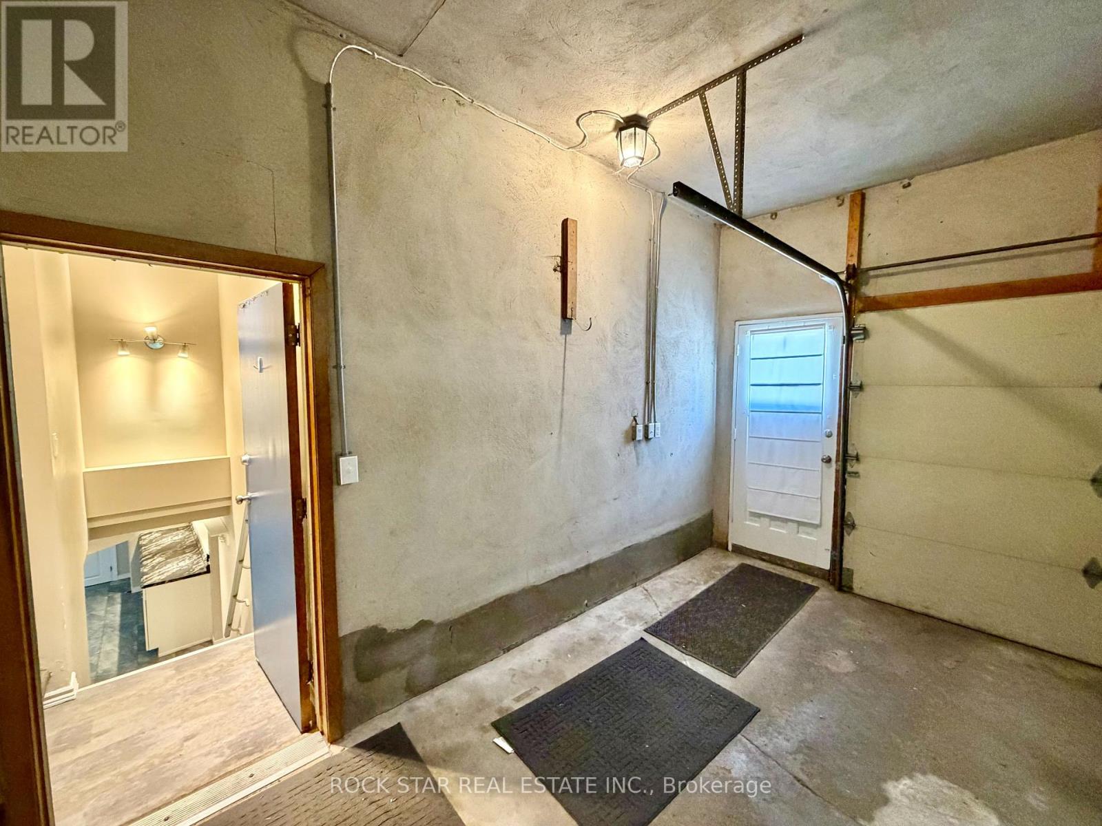 27 ELIZABETH STREET - 16