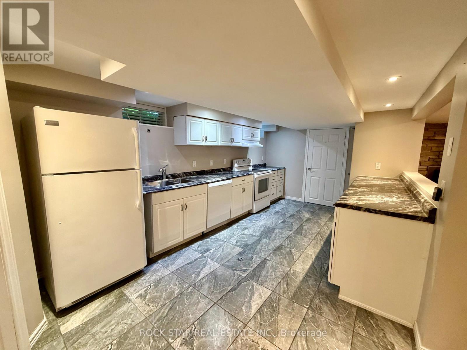 27 ELIZABETH STREET - 19