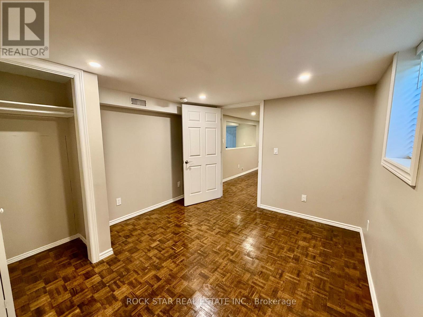 27 ELIZABETH STREET - 26