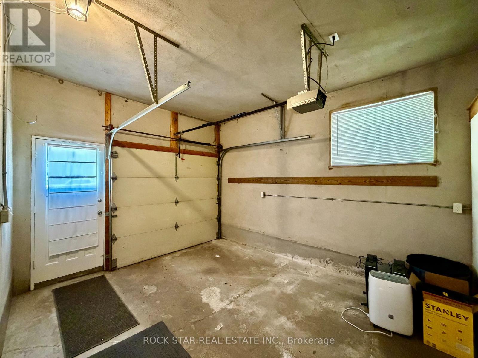 27 ELIZABETH STREET - 28