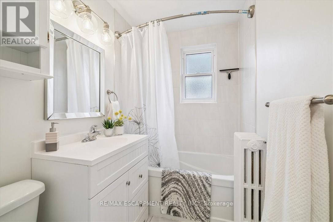 #6 21 MOUNTWOOD AVENUE - 21