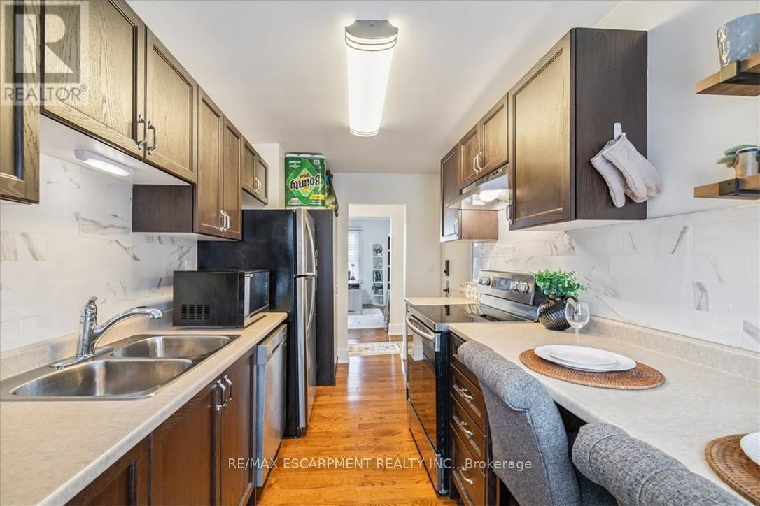 #6 21 MOUNTWOOD AVENUE - 34