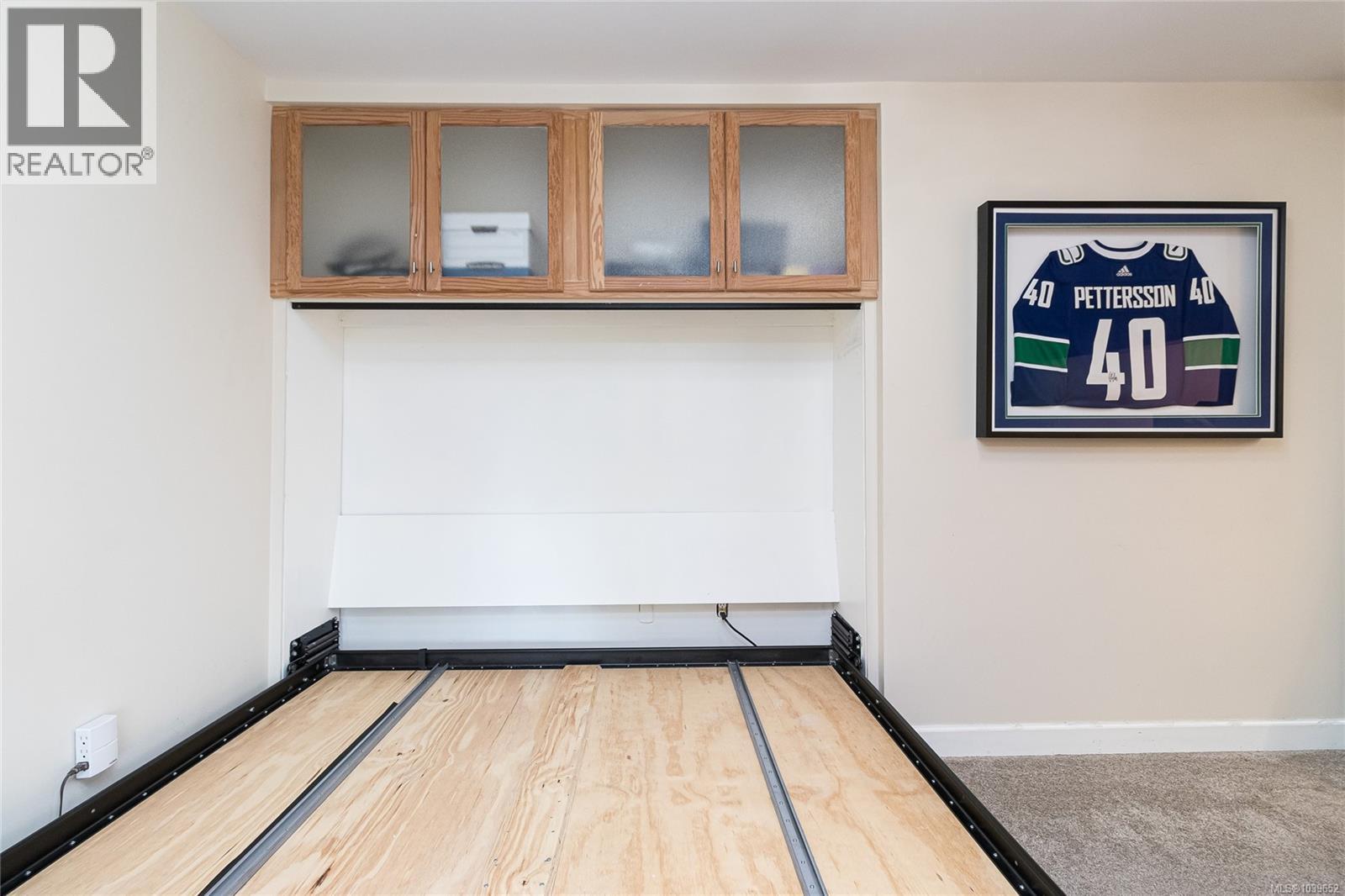 110 1680 Poplar Avenue, Saanich
