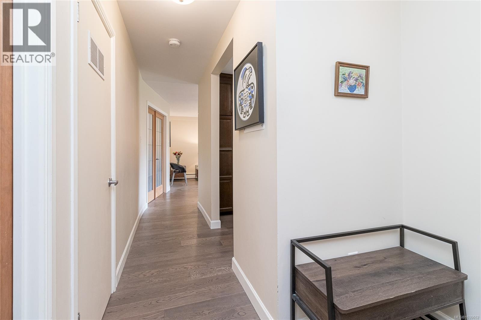 110 1680 Poplar Avenue, Saanich