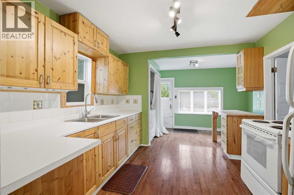 919 20 Avenue NW — photo 16