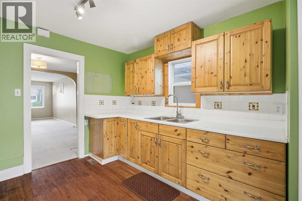 919 20 Avenue NW — photo 19