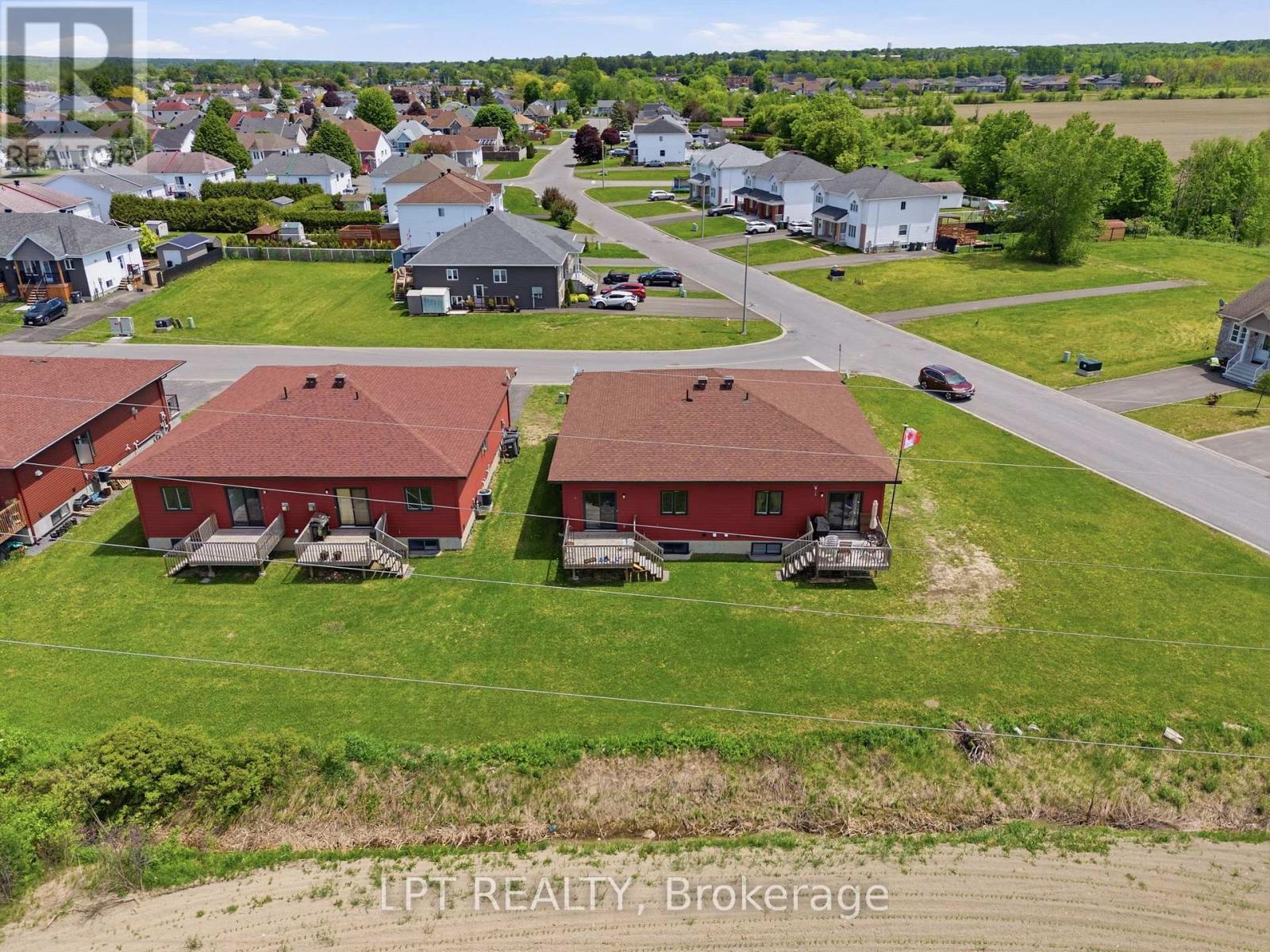 1051 JACYNTHE STREET - 36
