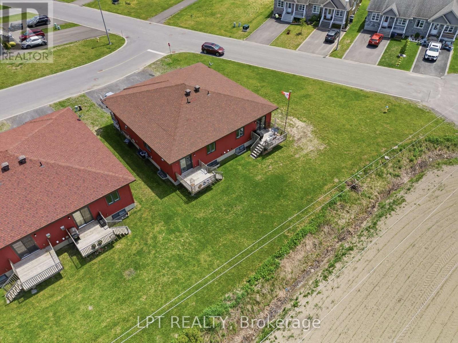 1051 JACYNTHE STREET - 37