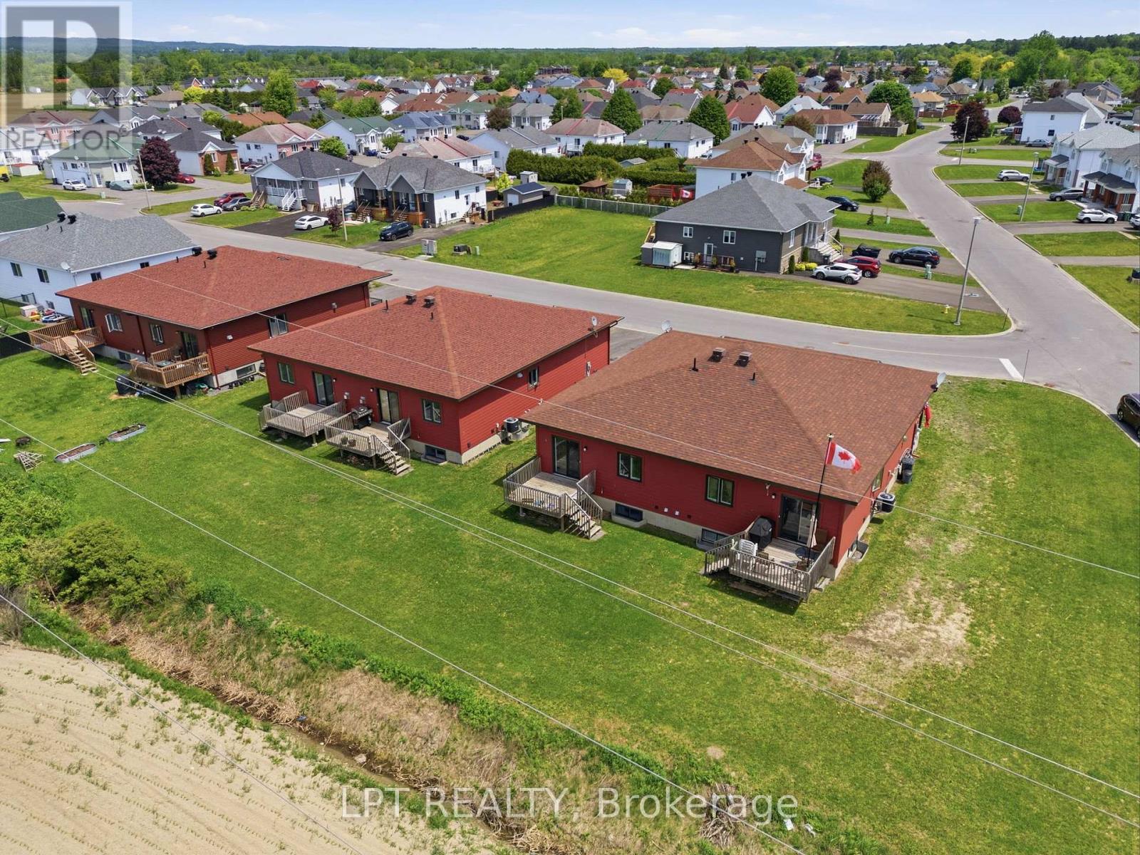 1051 JACYNTHE STREET - 38