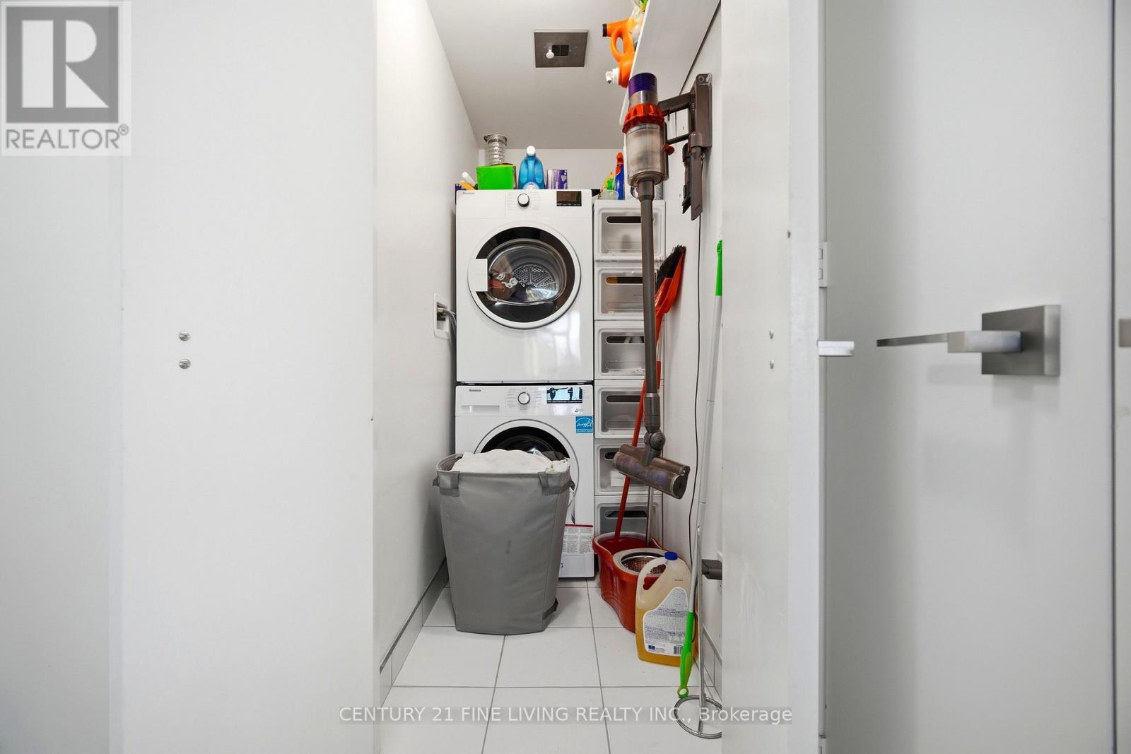 #2309 50 ORDNANCE STREET - 24