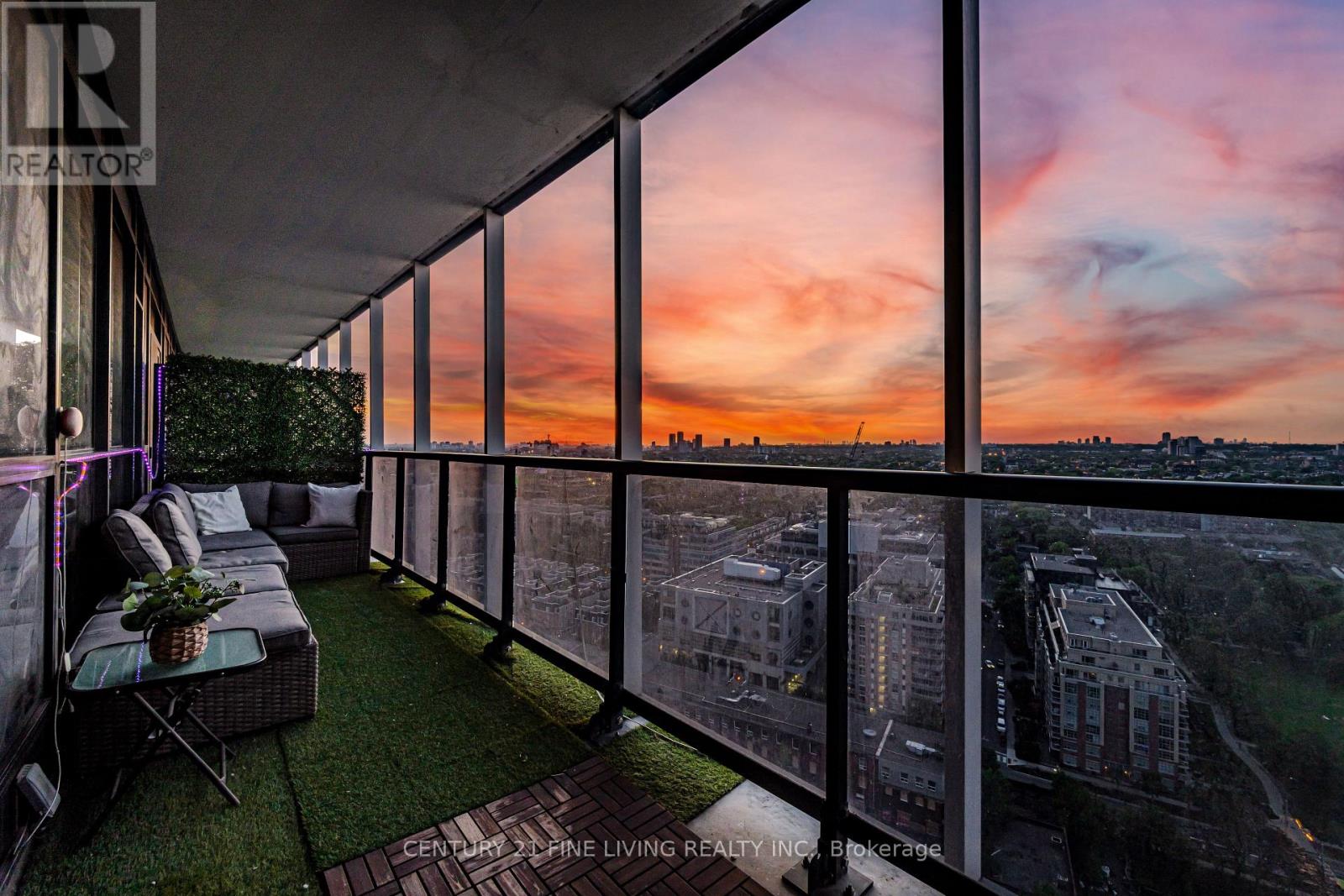 #2309 50 ORDNANCE STREET - 26