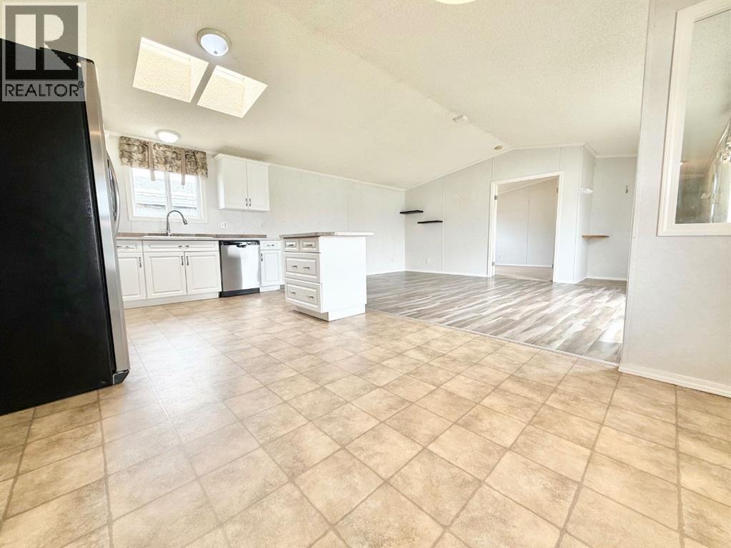 56 Meadowplace Crescent E — photo 10