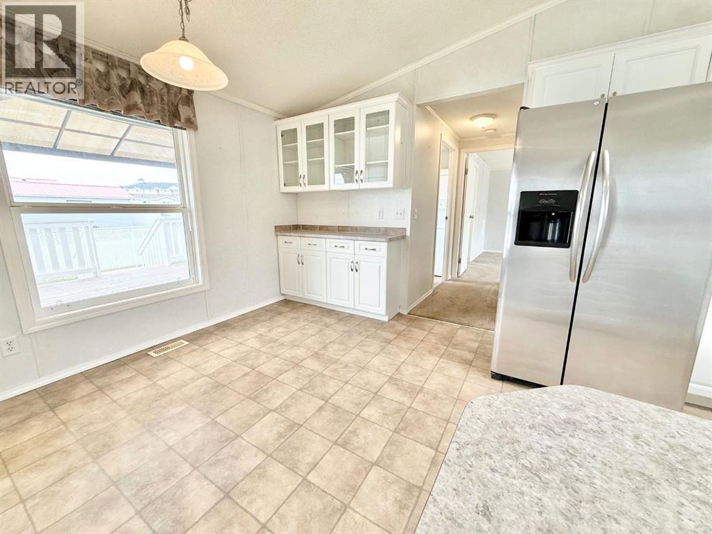 56 Meadowplace Crescent E — photo 13
