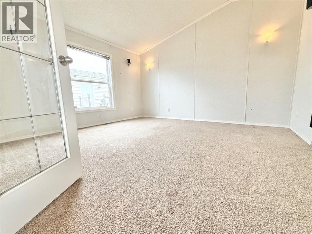 56 Meadowplace Crescent E — photo 14