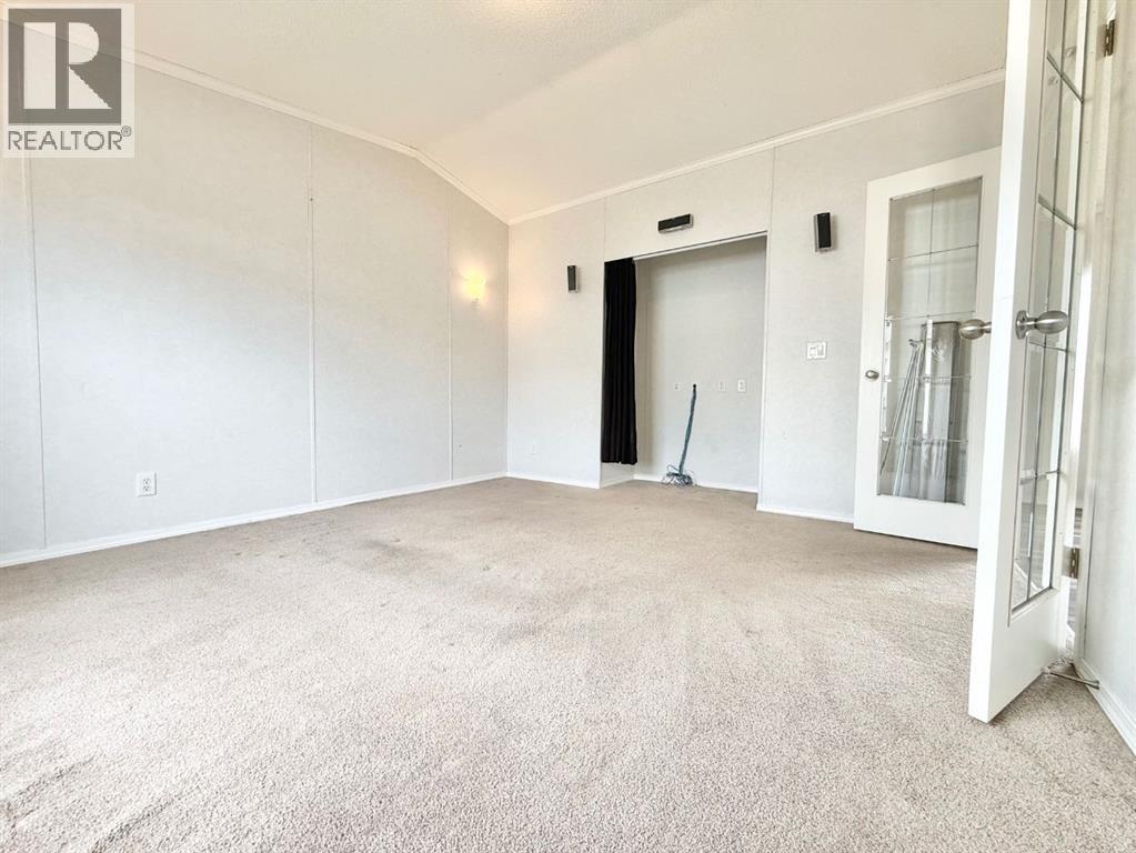56 Meadowplace Crescent E — photo 15