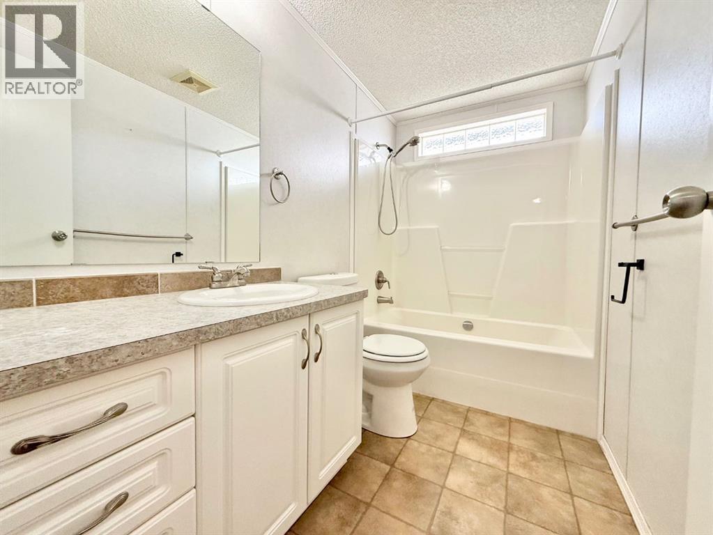 56 Meadowplace Crescent E — photo 17