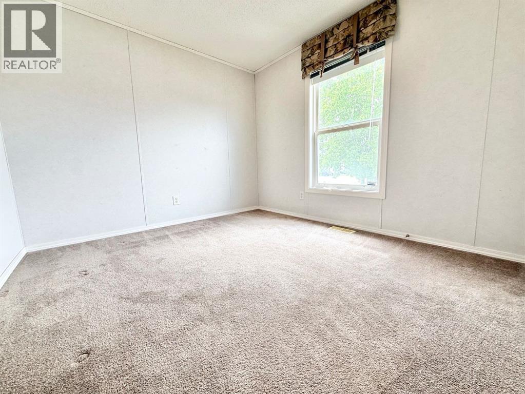 56 Meadowplace Crescent E — photo 20