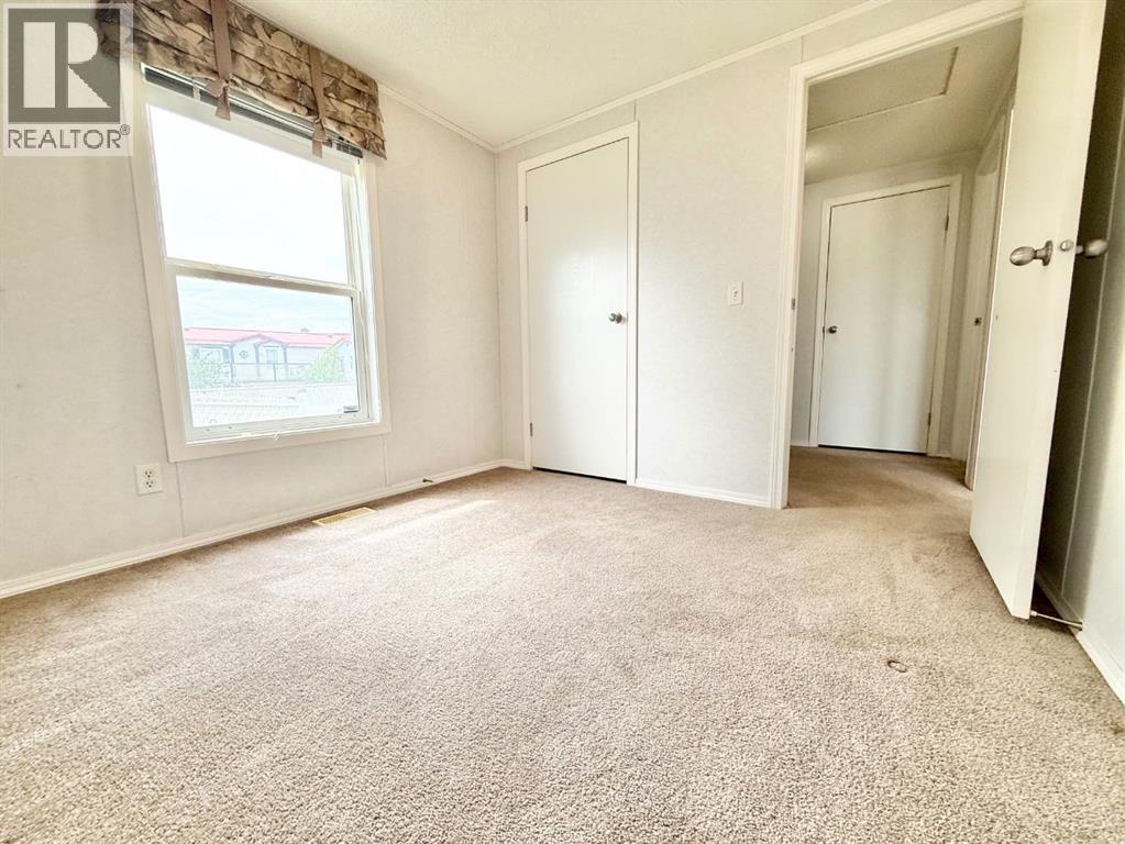56 Meadowplace Crescent E — photo 21