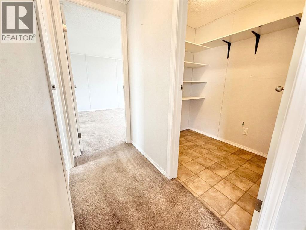 56 Meadowplace Crescent E — photo 22