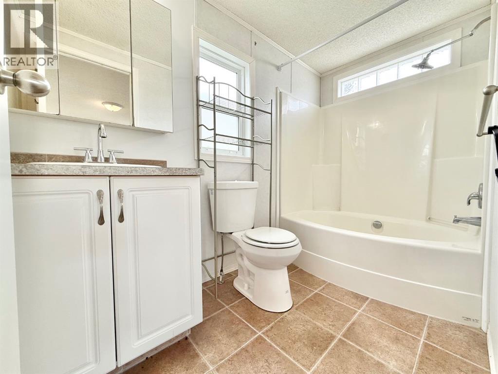 56 Meadowplace Crescent E — photo 26