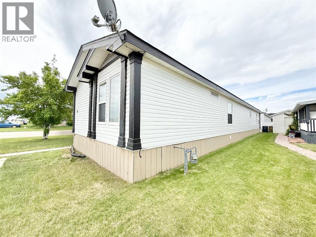 56 Meadowplace Crescent E - photo 3