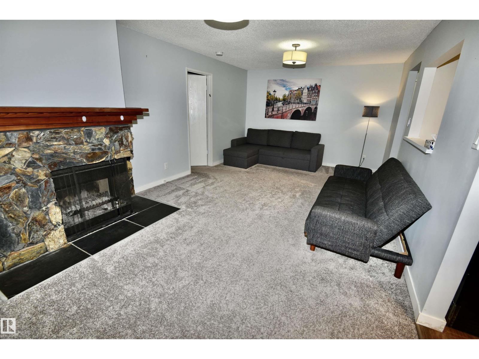 #21 10160 119 ST NW - 3