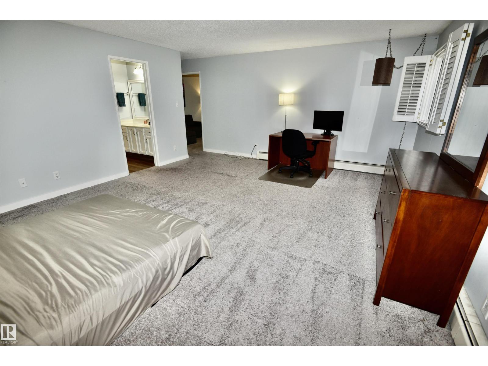 #21 10160 119 ST NW - 8