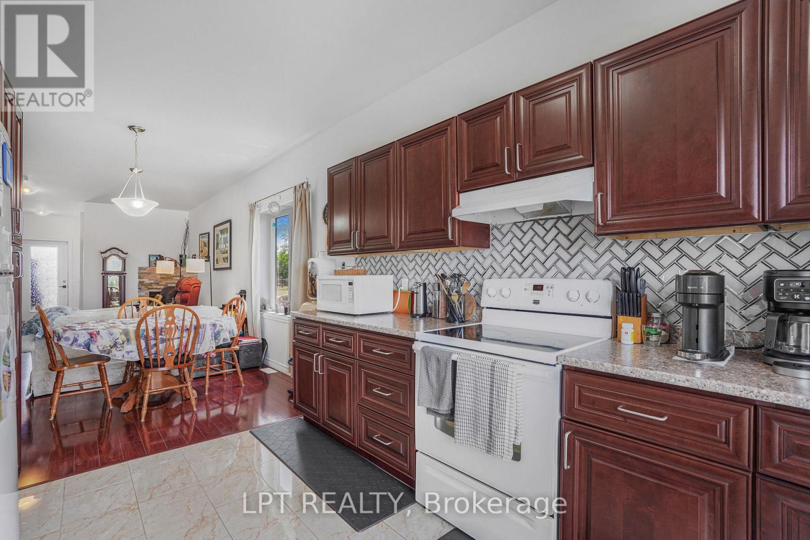 1053 JACYNTHE STREET - 14