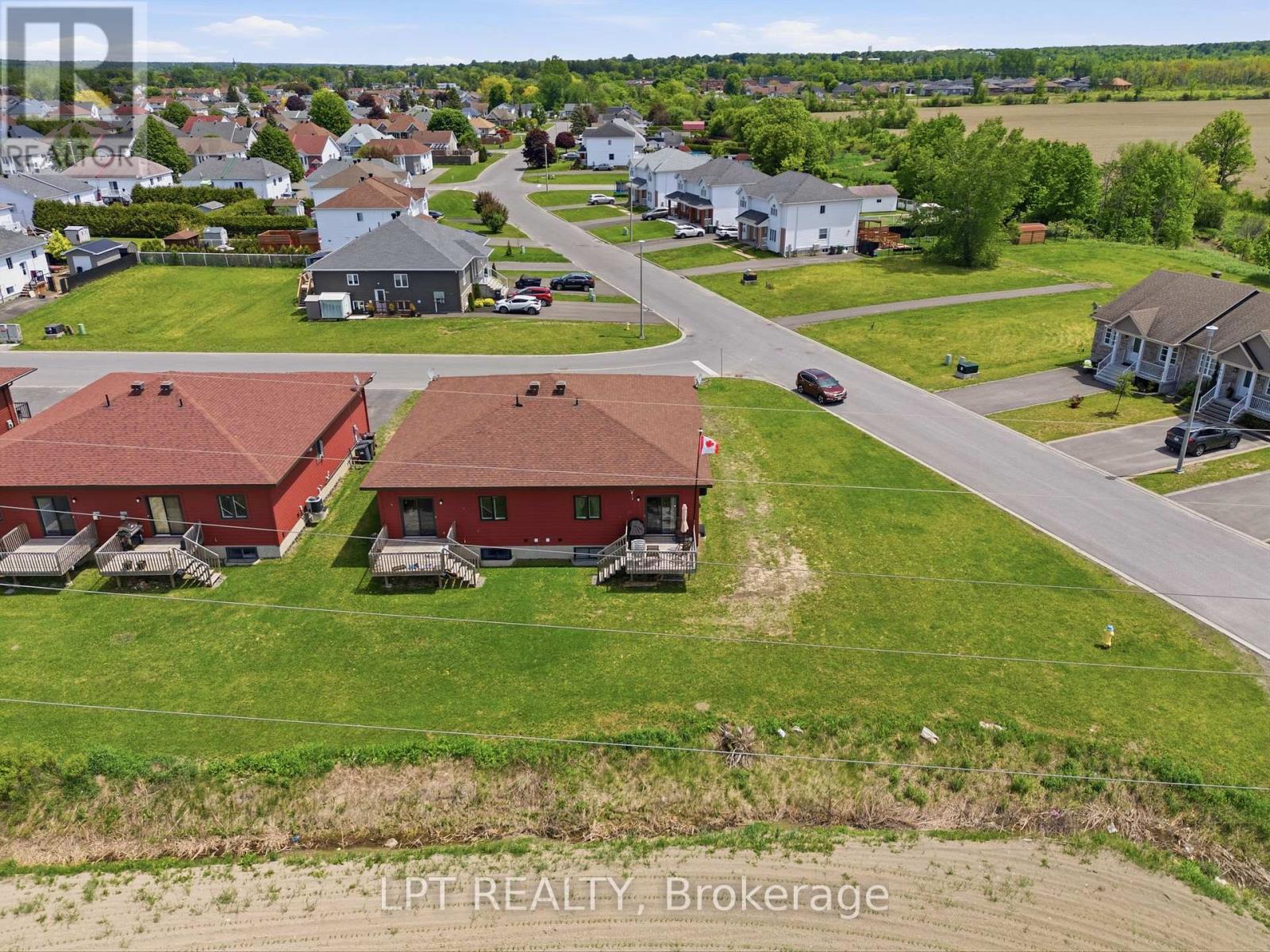 1053 JACYNTHE STREET - 35