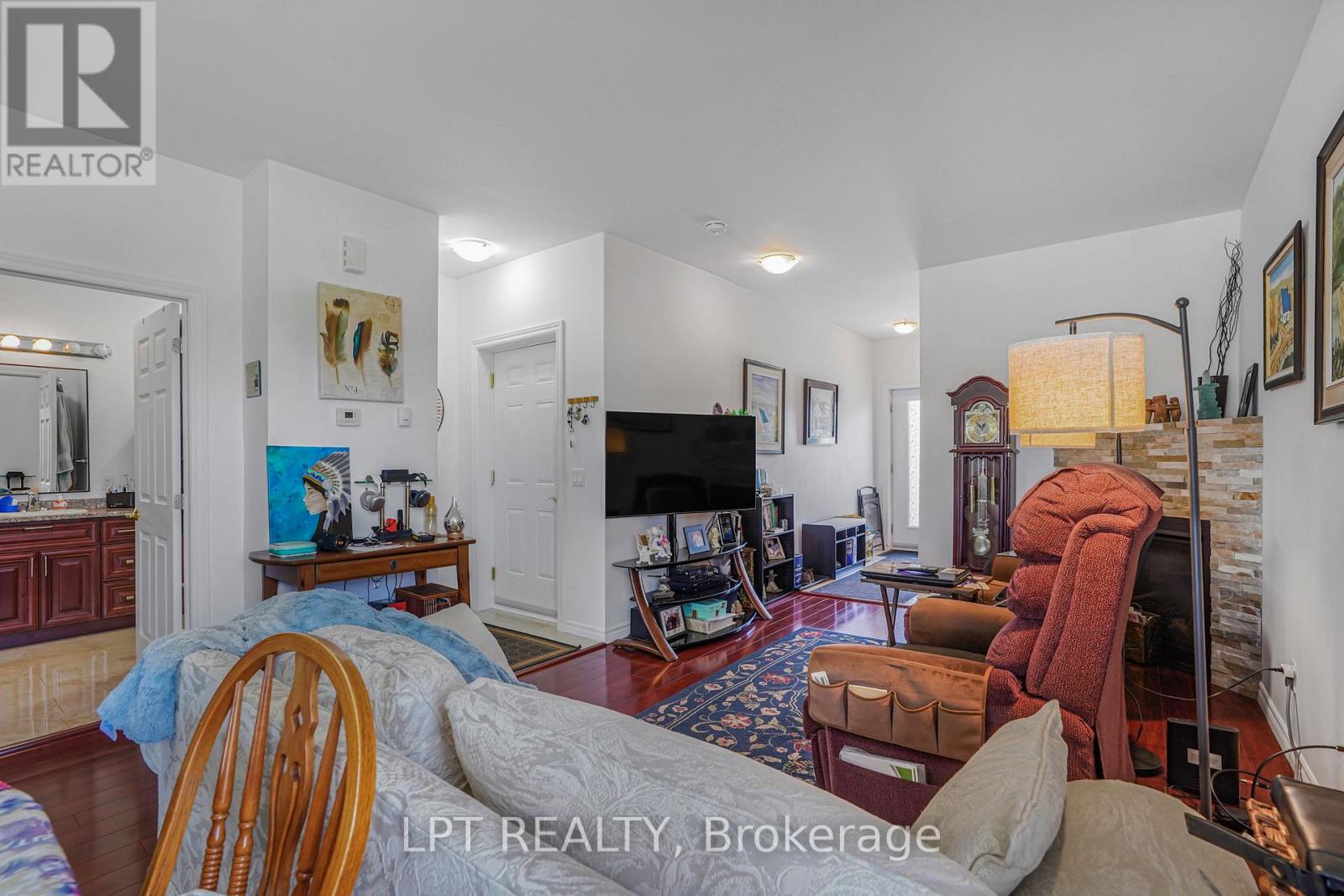 1053 JACYNTHE STREET - 8