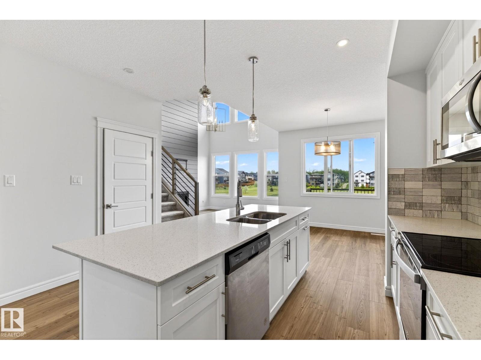 2539 208 ST NW - 18